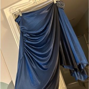 Off the shoulder gorgeous dressy dress -above the knee